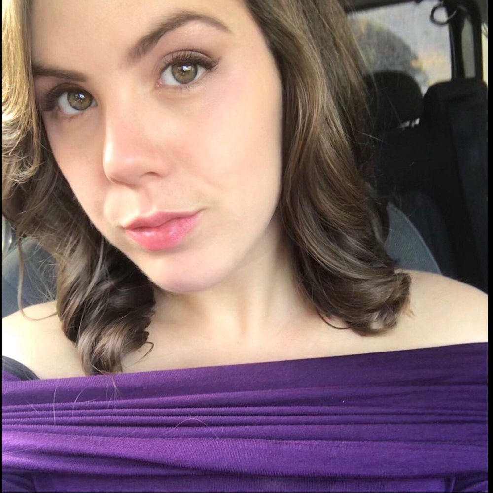 Meet your Posher, Abigail