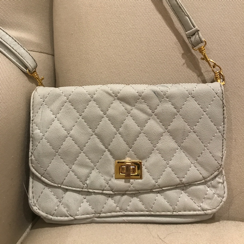 Light grey small cross body bag with gold chain