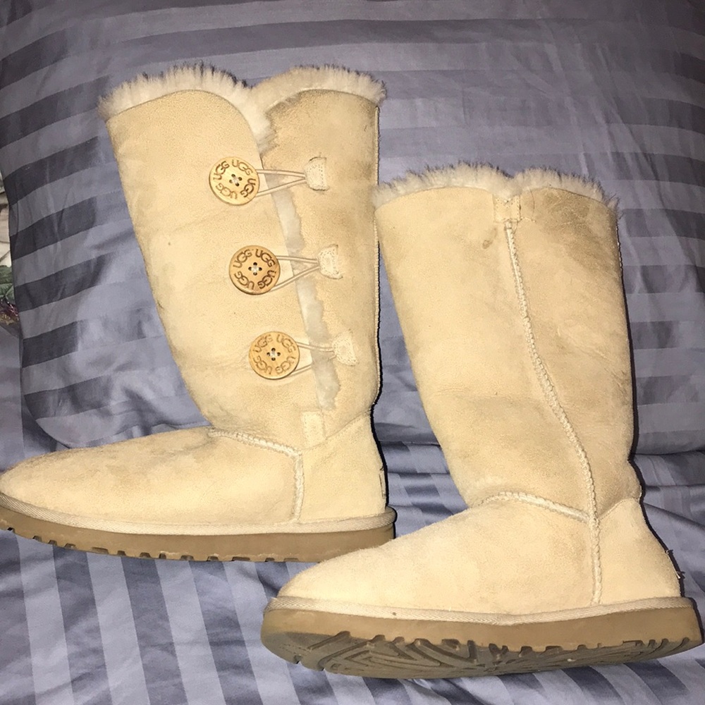 UGG BAILEY BUTTON TRIPLET II