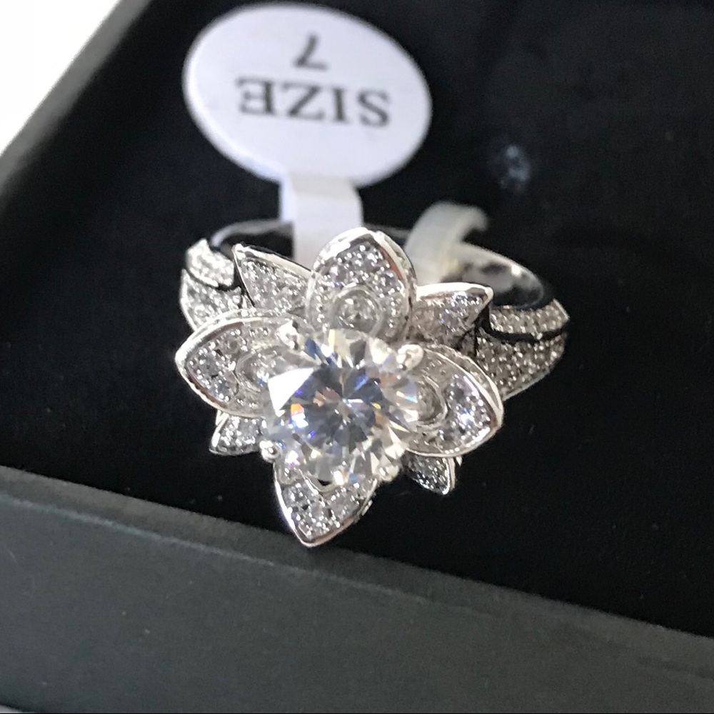 Unique Cocktail Ring 💍 size 7