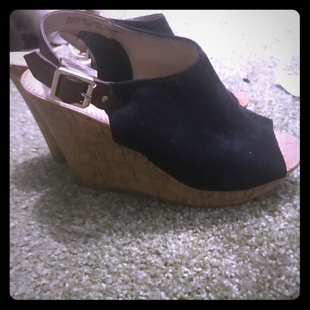 Heeled shoes