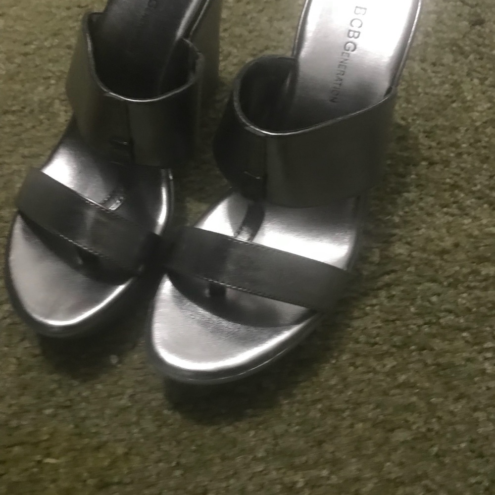 Heels - Picture 4 of 4