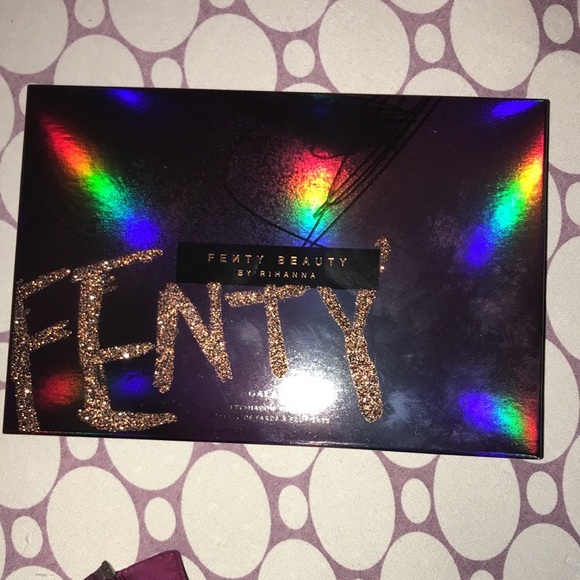 Fenty Beauty Galaxy Eyeshadow Palette Review Fenty Beauty Galaxy Palette