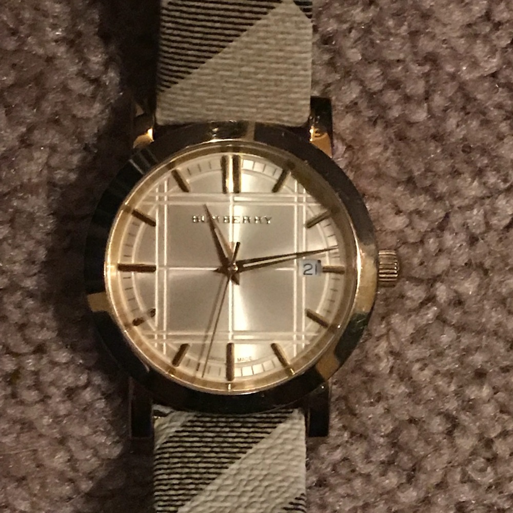 Burberry Womens BU1398 Check Engraved Gold Watch
