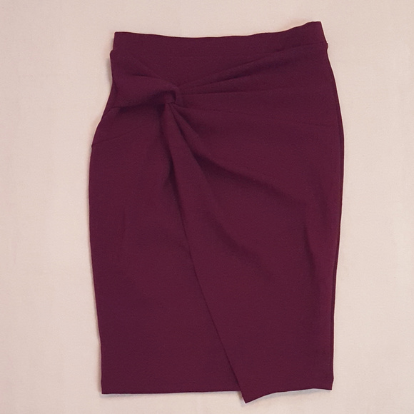 Burgundy twist knot skirt - Picture 3 of 3