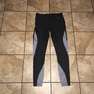 NWOT Nike sportswear tights