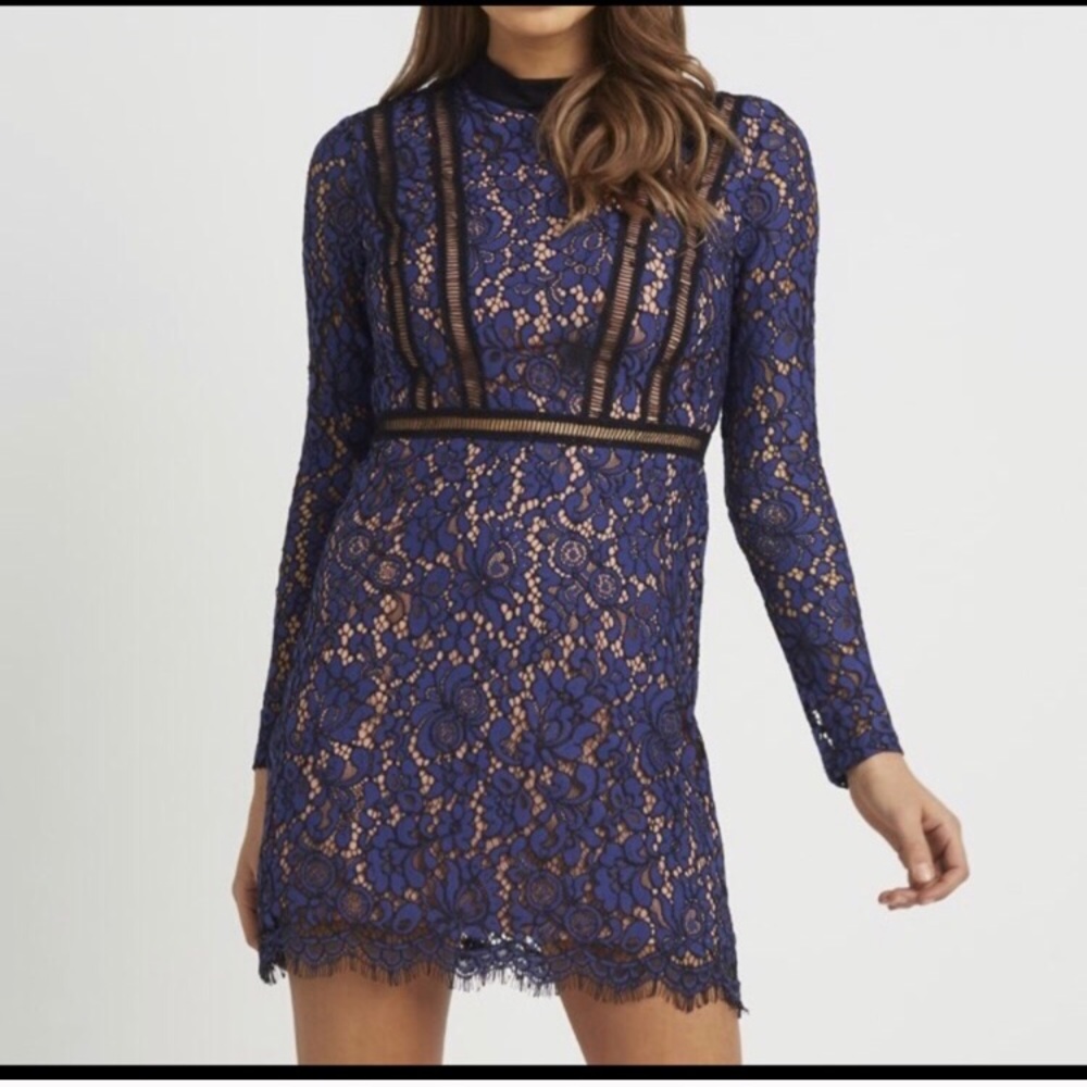 Long sleeve dress. Lace.