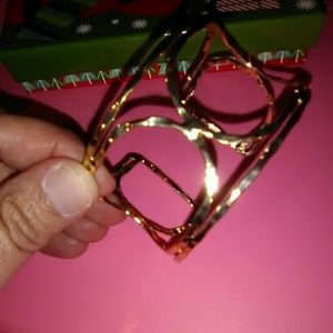 GOLD HAMMERED LOOK CUFF BRACELET