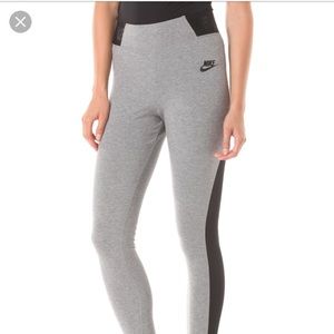 Nike Womens T-2 Legging, size small.