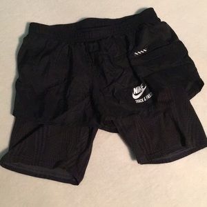 NIKE Run Fly 2-in-1 running shorts w. compression