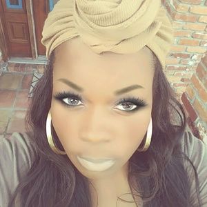 Meet your Posher, Danielle