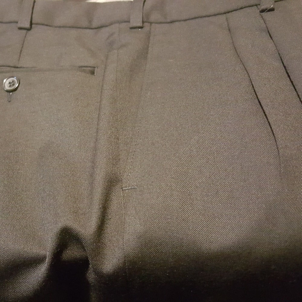 Men's 2 pc. Suit. - Picture 4 of 6