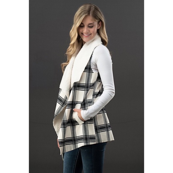 LAST ONE!! Faux Fur Open Front Vest - Picture 2 of 2