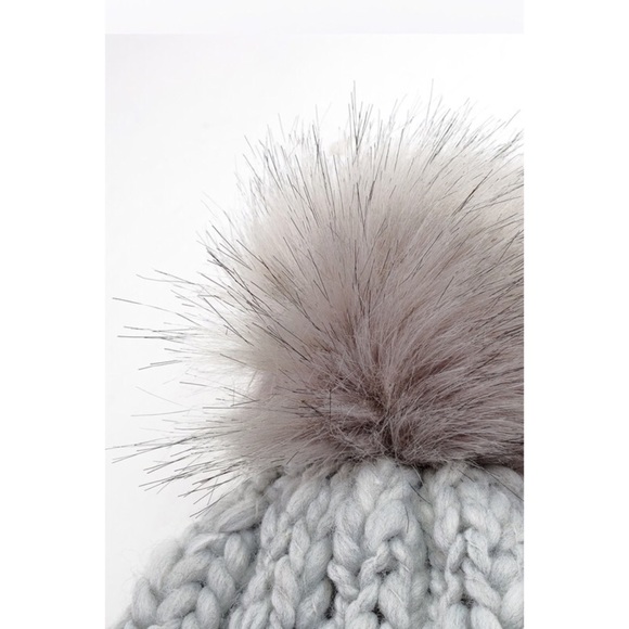 LAST ONE!! Pom Hat-Ivory - Picture 4 of 5
