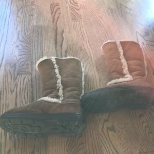 UGG high boots, fleece trimmed and fleece lined