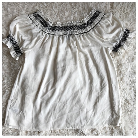 NWT - Express Embroidered Off-Shoulder Top - Picture 4 of 5
