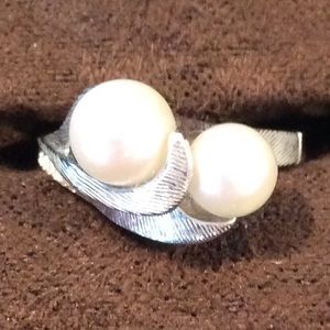 Beautiful 10K White Gold Pearl Ring Size 6