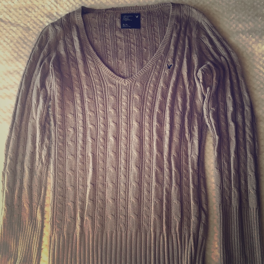 American Eagle Gray V-neck cable knit sweater XL.