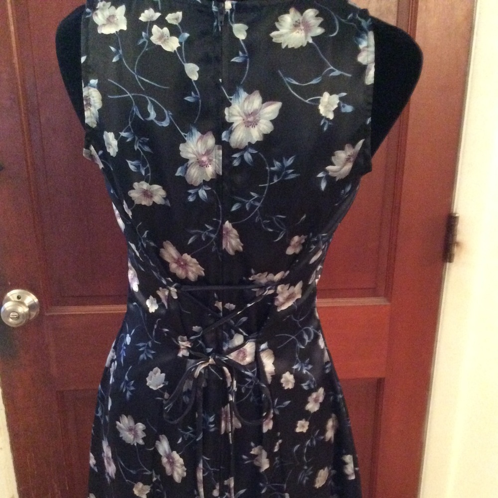 Short Dress - Picture 2 of 3