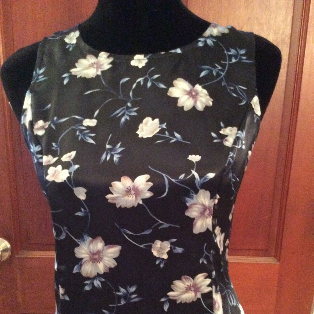 Short Dress - Picture 3 of 3