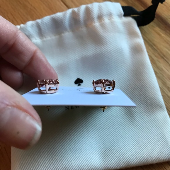 🎀NEW🎀ROSEGOLD Glitter Gumdrop Earrings - Picture 4 of 7