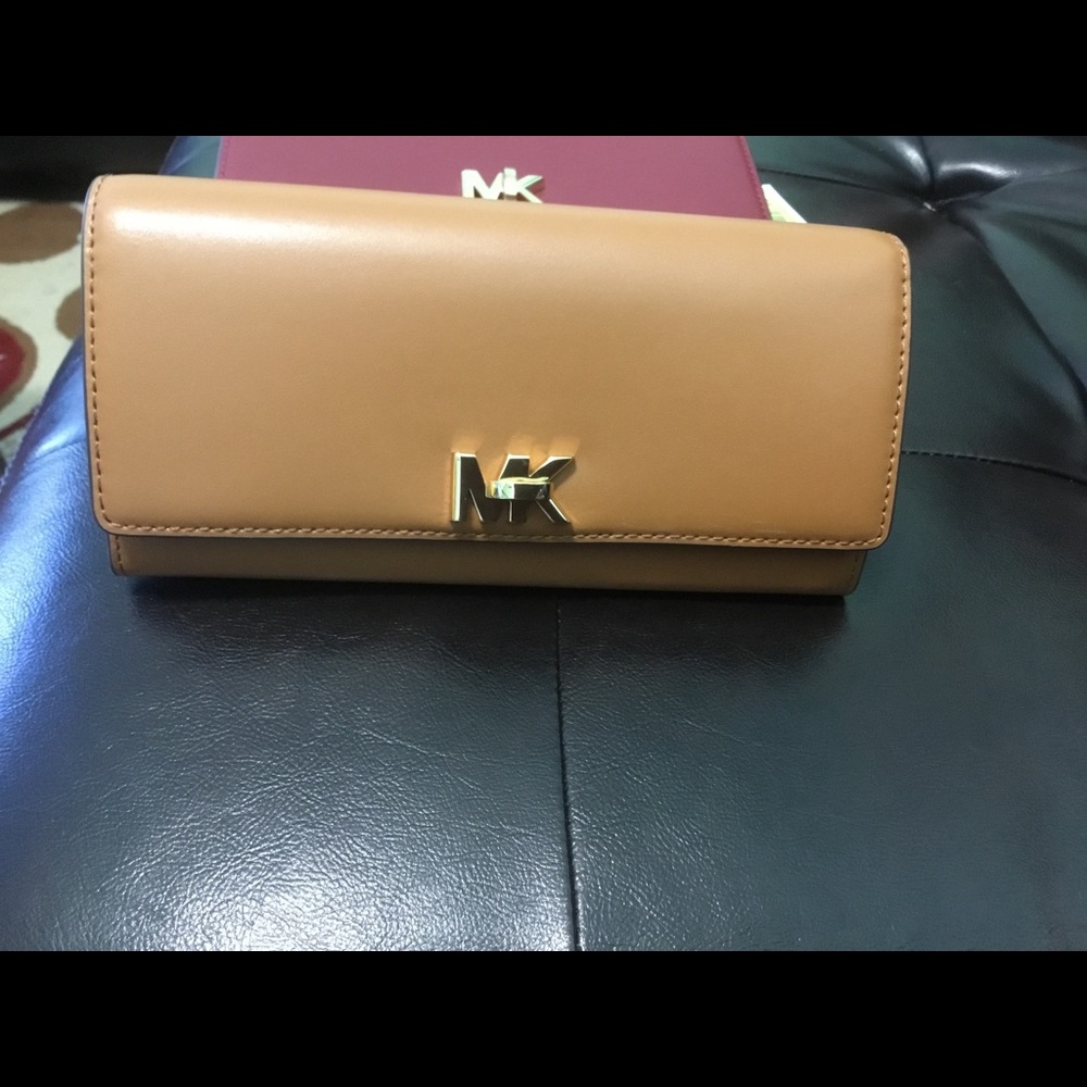 Brand new Michael Kors Wallet SOLD