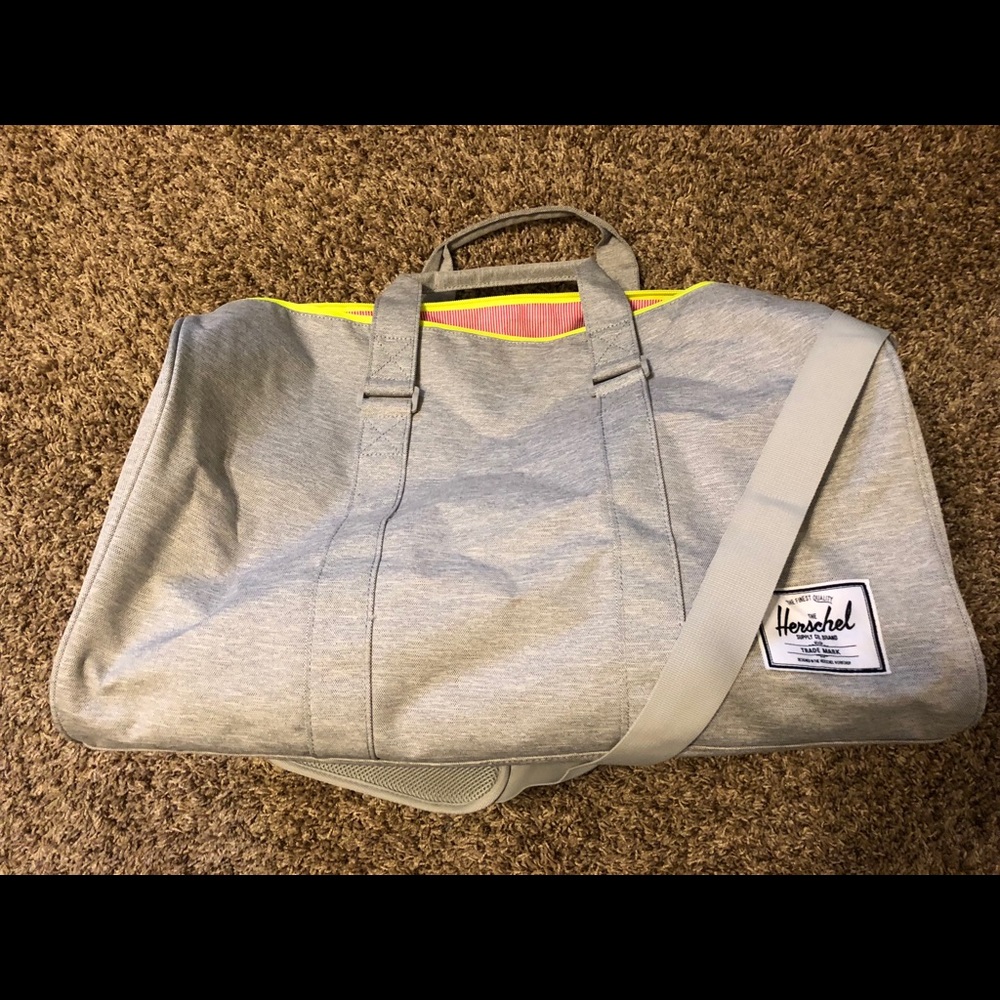 NWOT Herschel Supply Co Novel Duffle