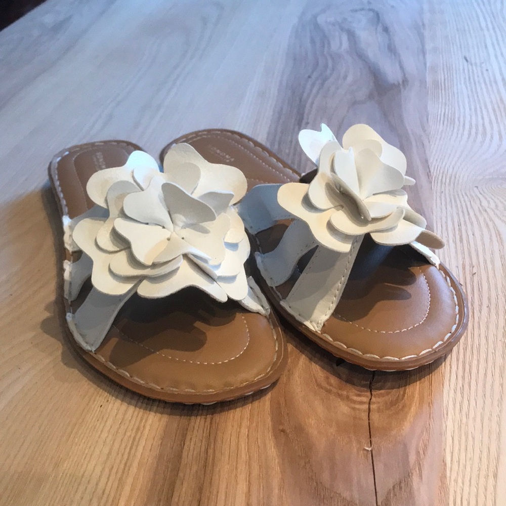Size 8 Sonoma mariel white leather sandals