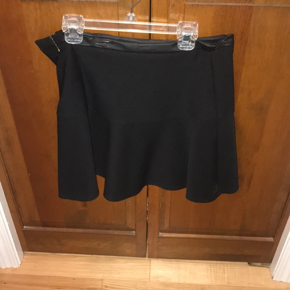 High waist mini skirt.