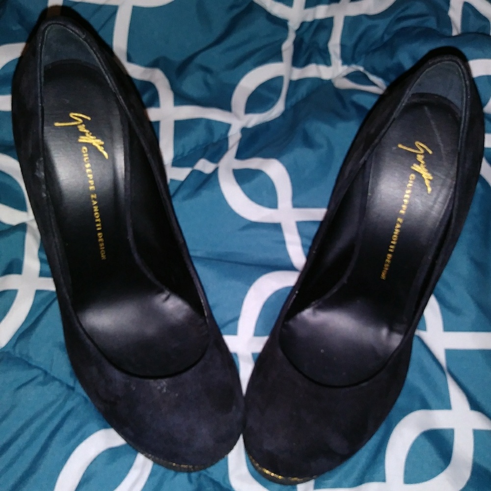 Brand new never worn authentic zonattii heels