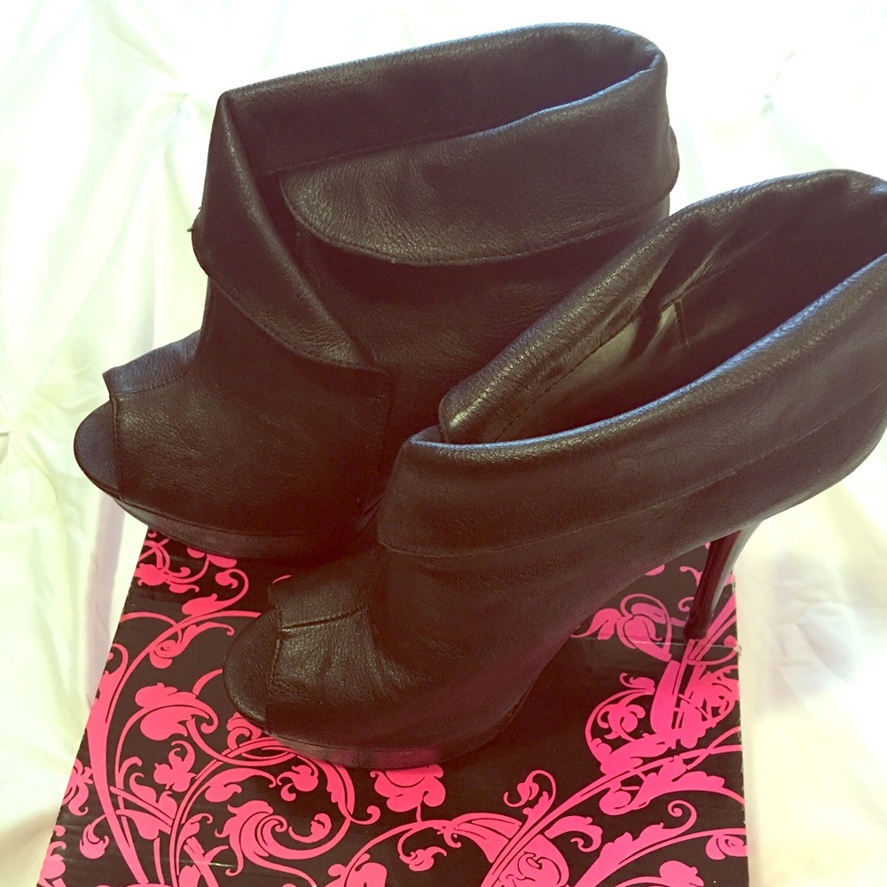 Black high heeled booties
