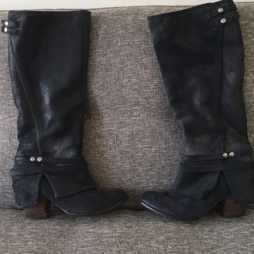 Fergie boots