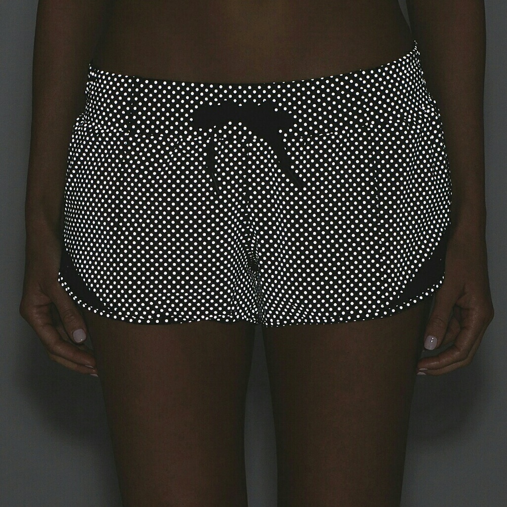 Lululemon Hotty Hot Shorts Shine Bright Size 6 NWT