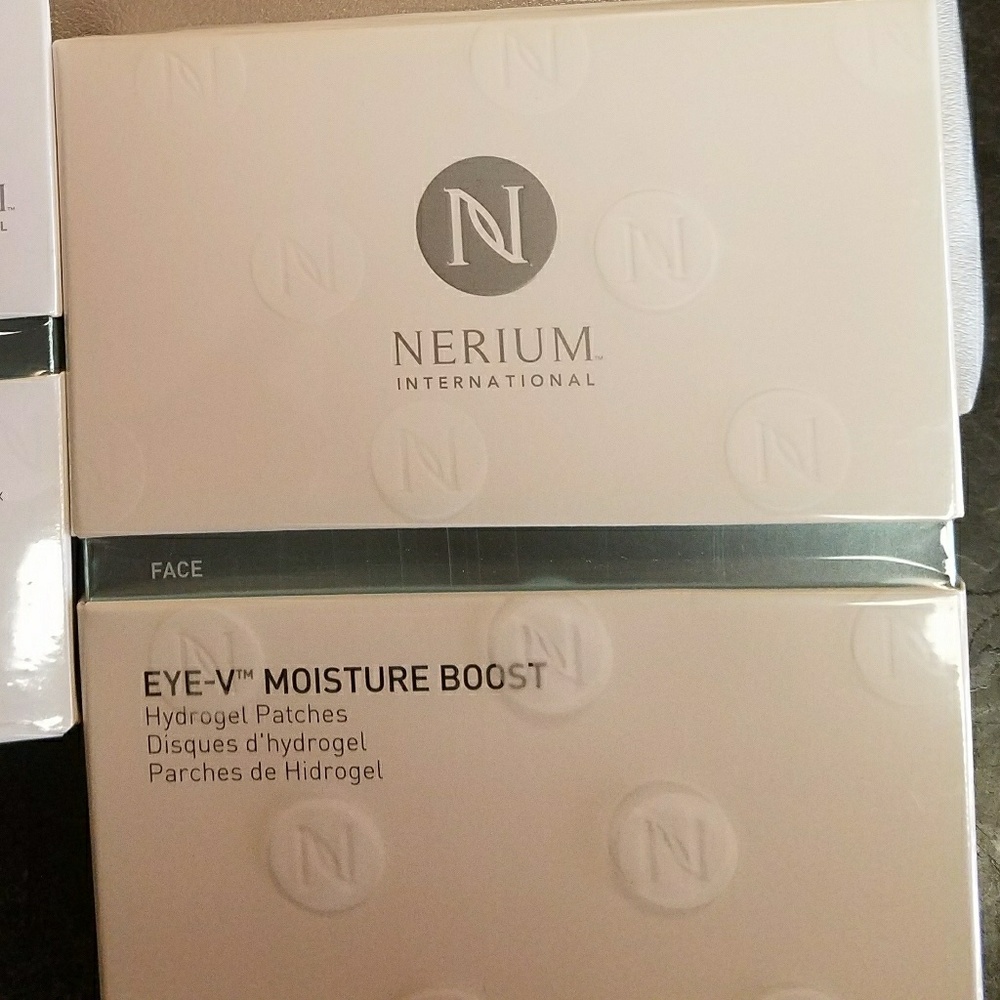 Eye-V Hydrogel Patches