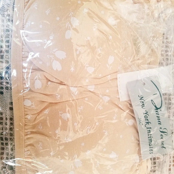 NWT  padded bralette. Flower pattern. - Picture 2 of 8