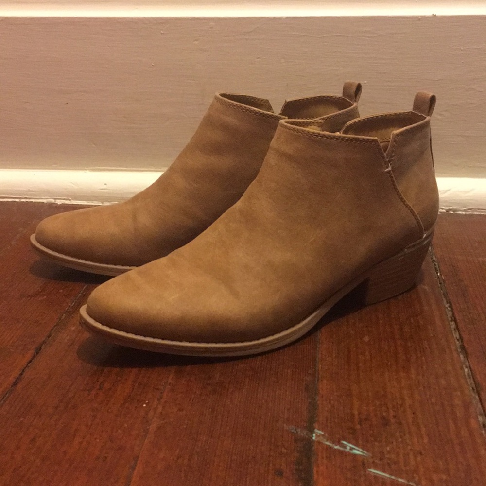 Qupid ankle booties