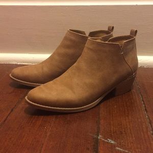 Qupid ankle booties