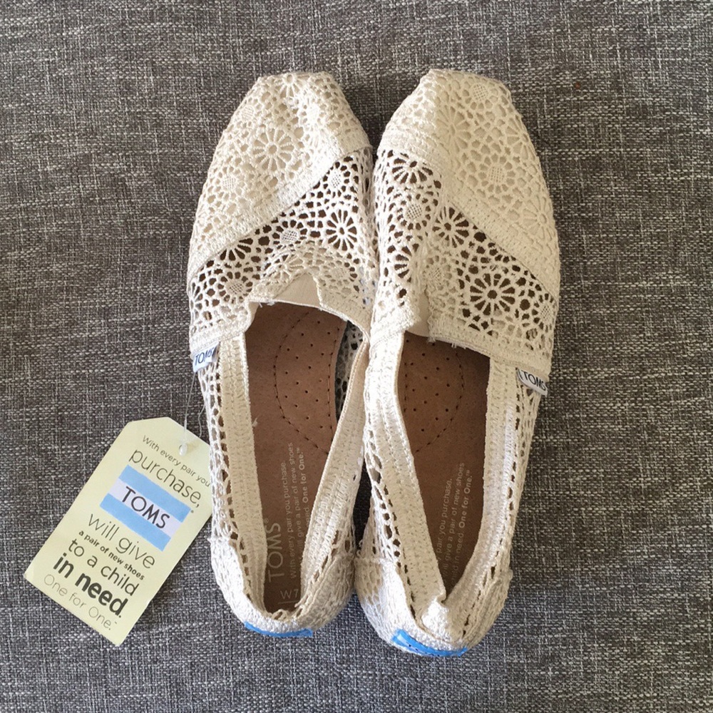 Cream lace toms NWT!