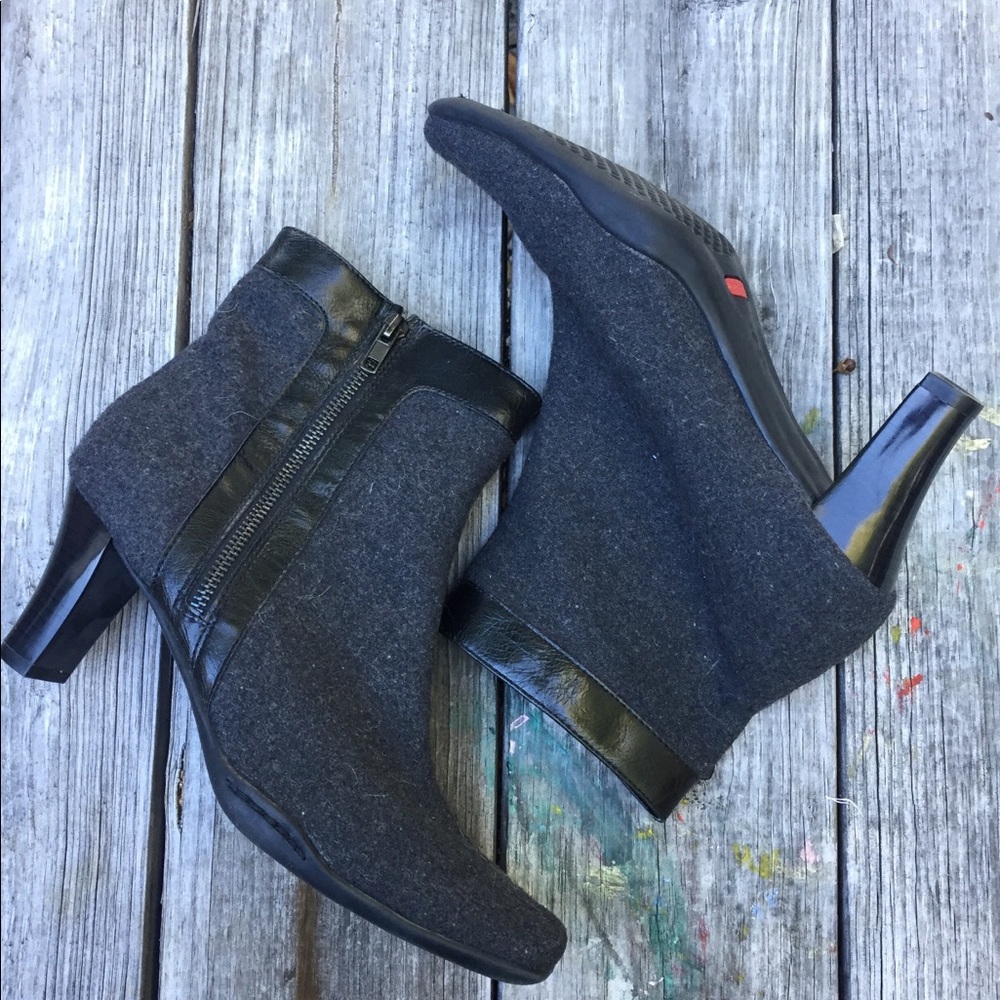 9.5M Gray Ankle Boots