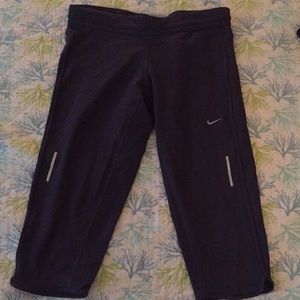 Gray cropped Nike leggings