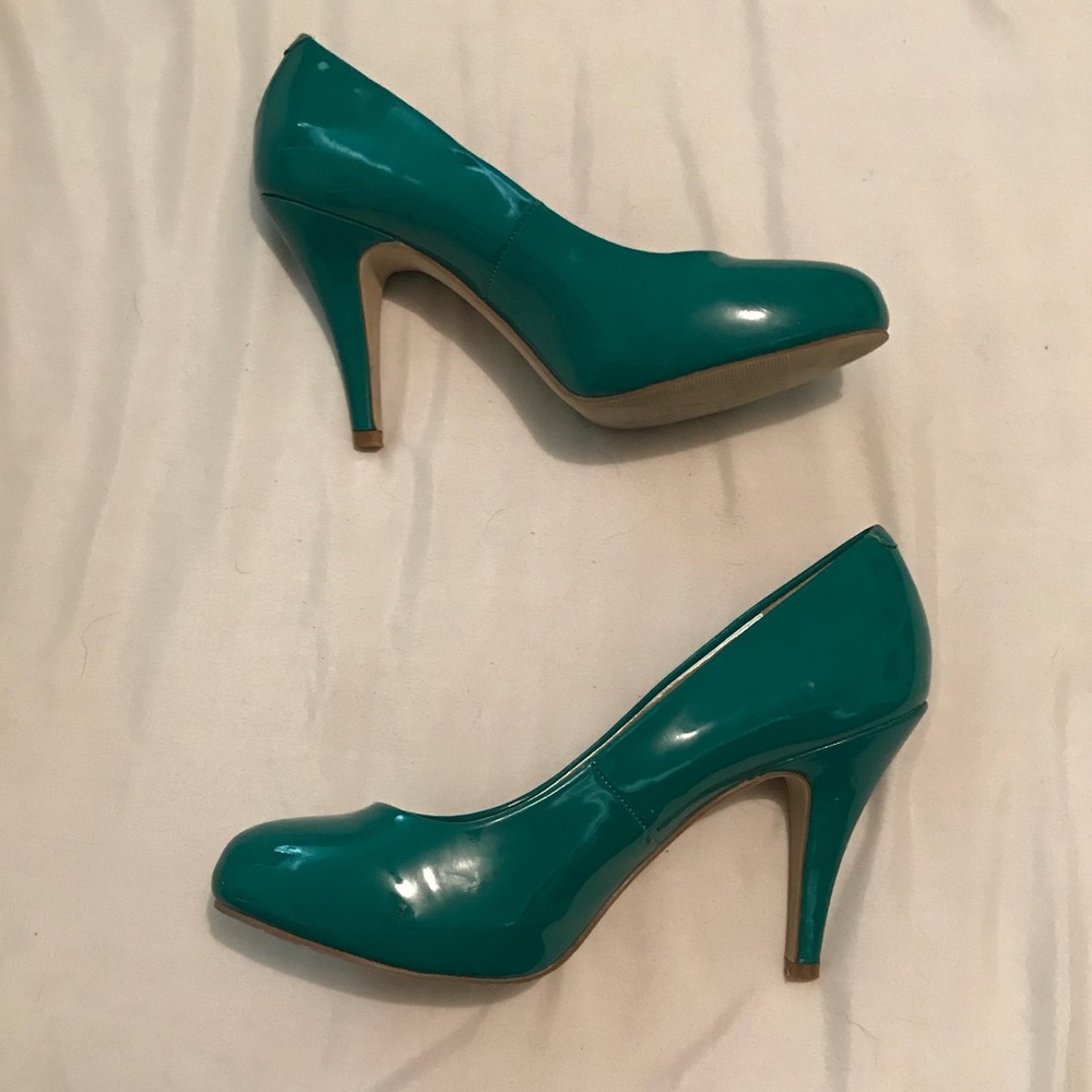 Green patent Madden Girl pumps