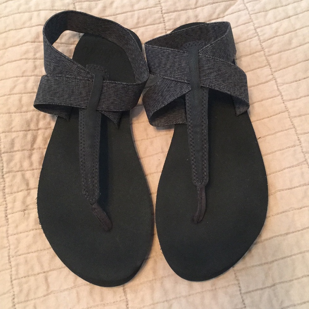 Reef wrap around ankle sandals! Good condition!!