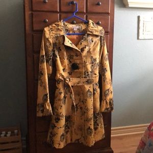 Boutique Jacket in Yellow Gold and Black