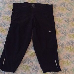 Black Nike crop leggings
