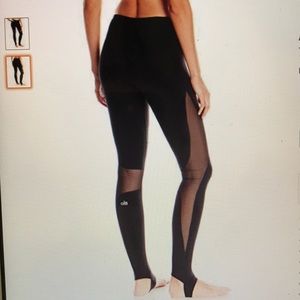 ALO Yoga Women’s Coast Legging - Small