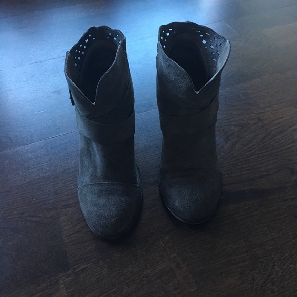 Betsy Johnson booties - Picture 2 of 4