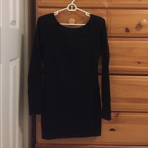 Simple black dress! W/ cross on upper back