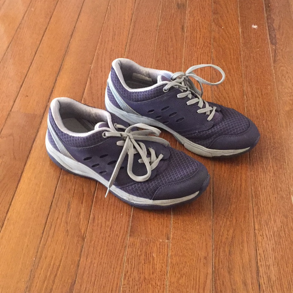 Vionic athletic shoes (size 7.5)