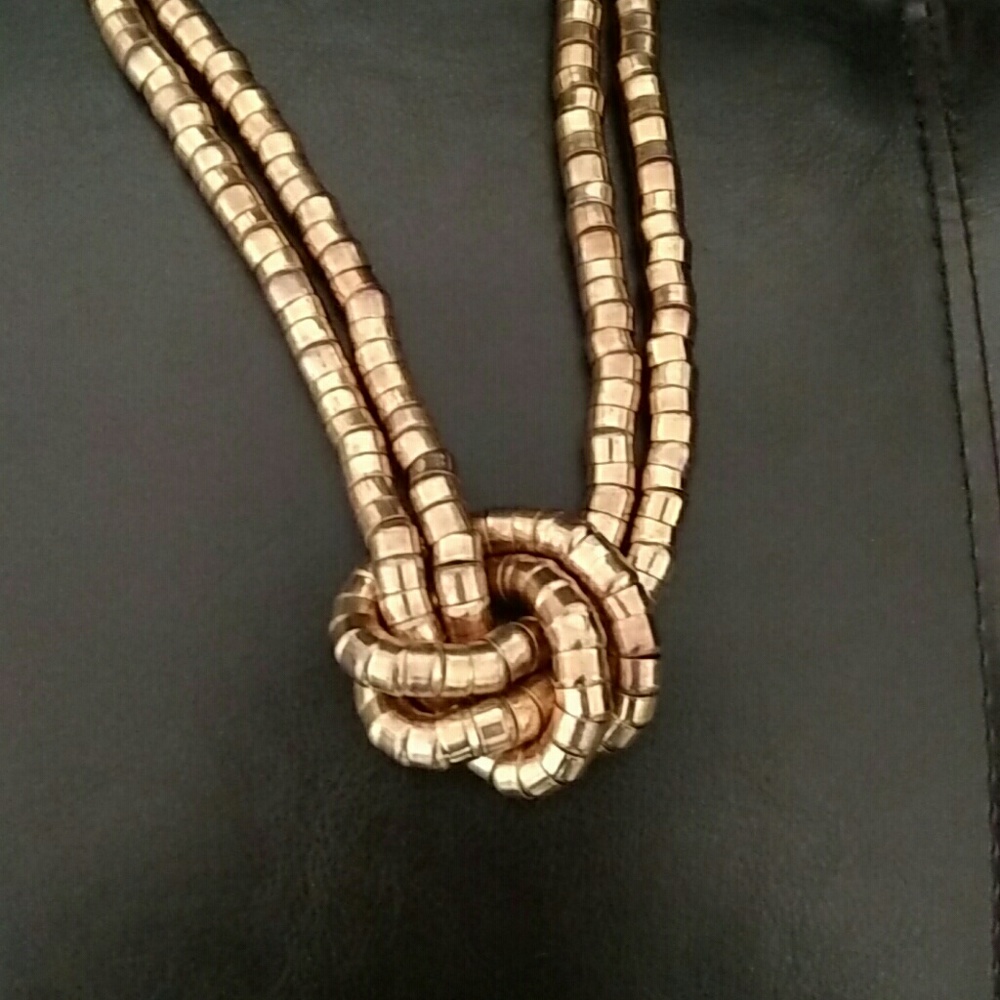 Vintage gold colored knot necklace - Picture 2 of 4
