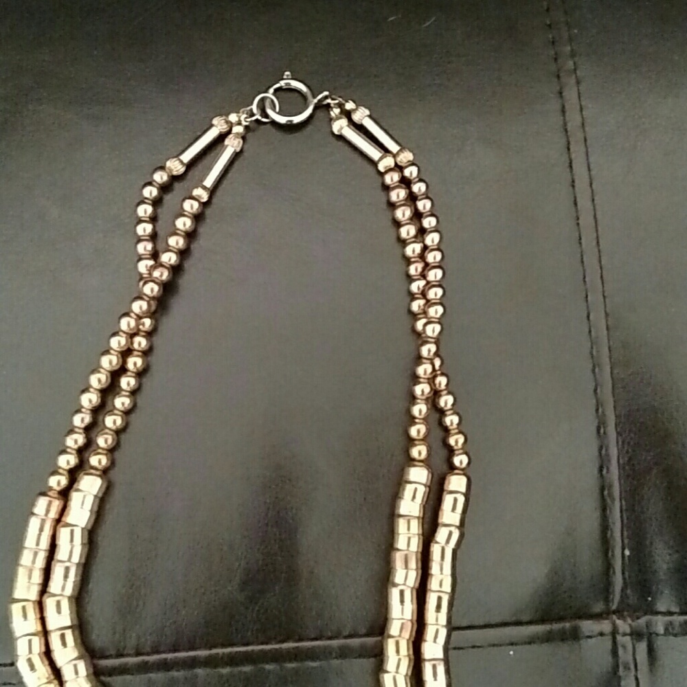 Vintage gold colored knot necklace - Picture 3 of 4